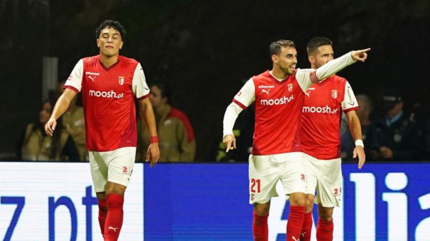 紧张期待!劲旅球队势坚不摧 紧张期待!劲旅球队势坚不摧