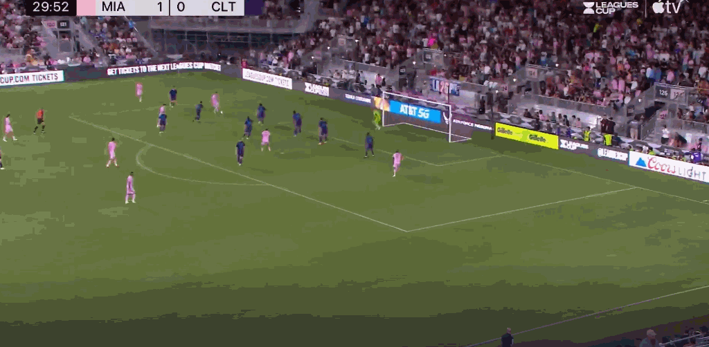 梅西左脚劲射破门,领衔巴萨轻取比赛 梅西左脚劲射破门,领衔巴萨轻取比赛