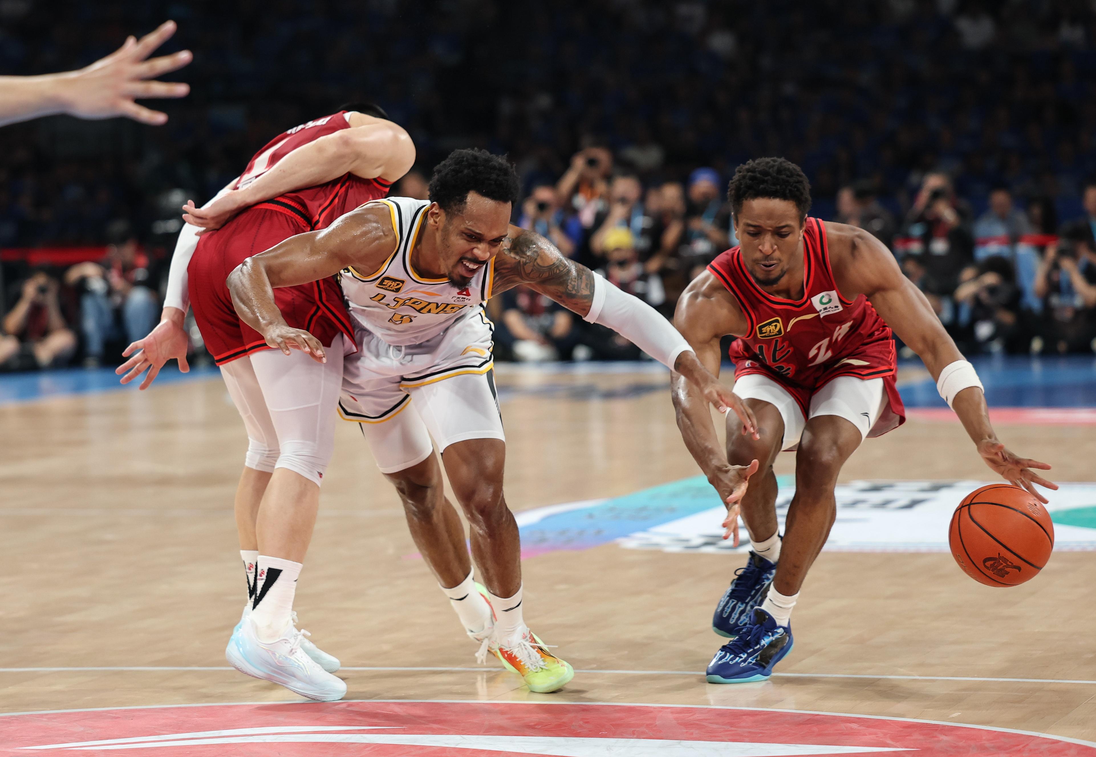 爵士擒掘金,继续巩固前进的简单介绍 爵士擒掘金,继续巩固前进的简单介绍