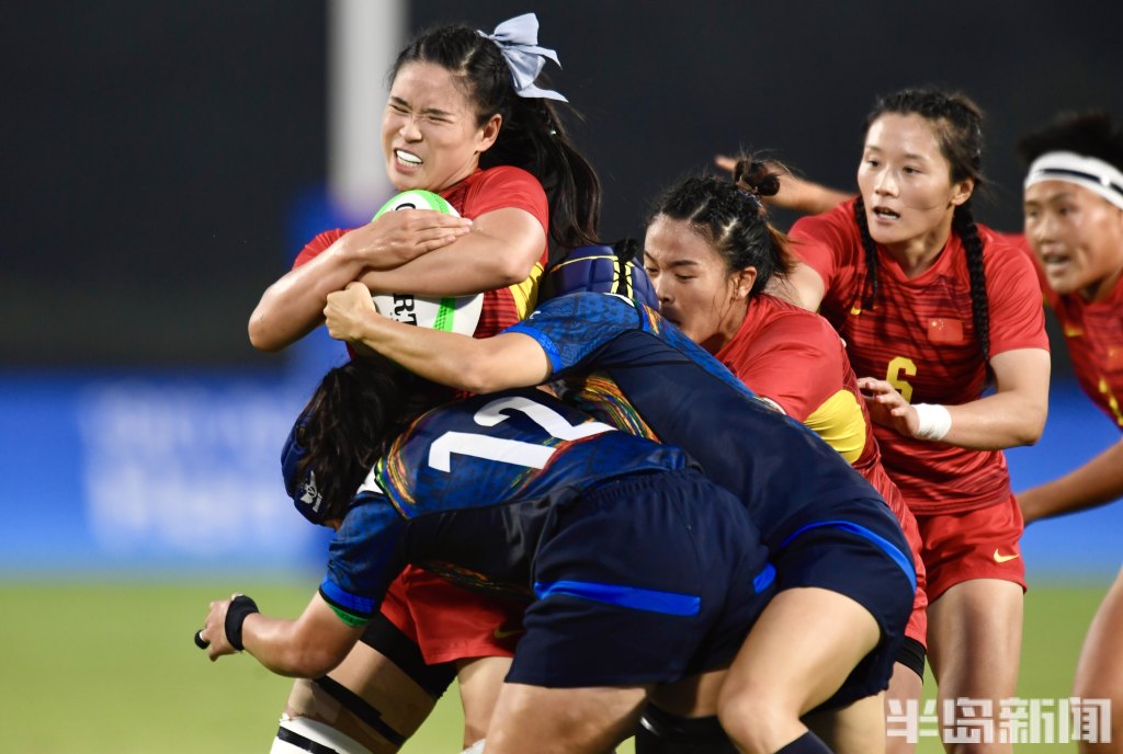 七人制橄榄球比赛现场火爆,观众尖叫 七人制橄榄球比赛现场火爆,观众尖叫